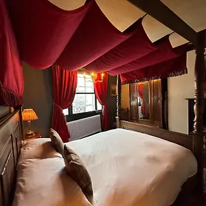 3* Hotel Golden Fleece